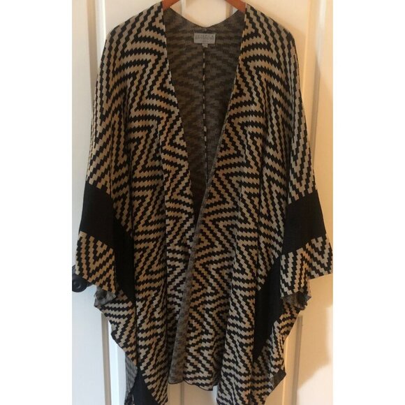 Women's Joseph A Aztec Zig Zag One Size Shawl Poncho Black & Beige - Picture 2 of 11